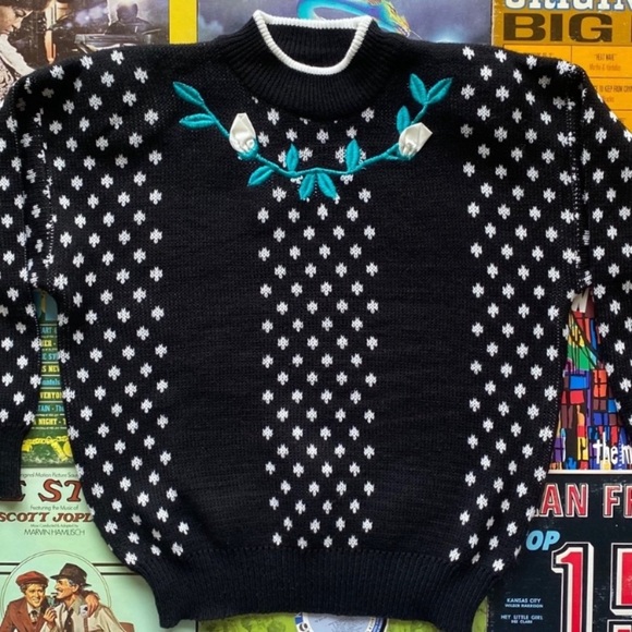 Vintage NWT Black & White Sweater W/ Floral Embroidery Detail - Picture 5 of 11